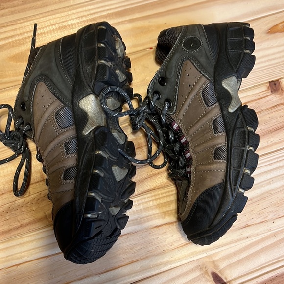 Women’s Hi-Tec Banshee shoe  size 6 - Picture 3 of 7